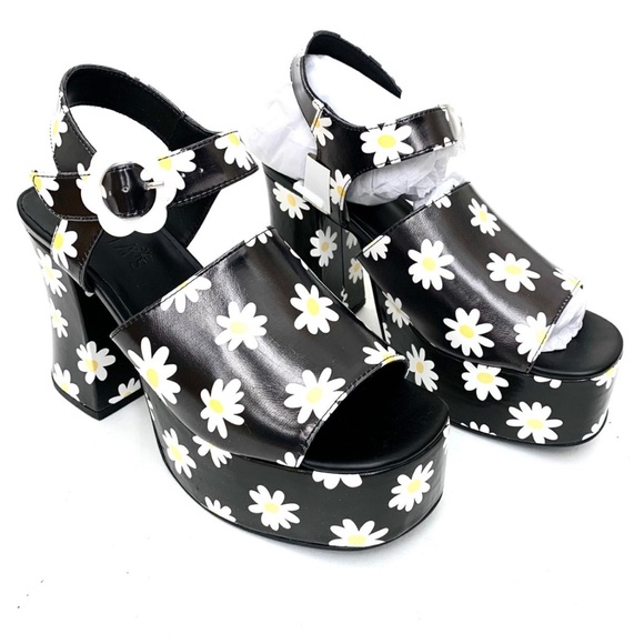 dELiA*s Shoes - Platform Daisy Sandals